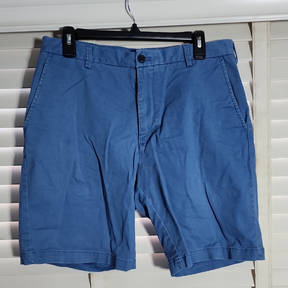 Izod Men's Flat Front Blue Shorts